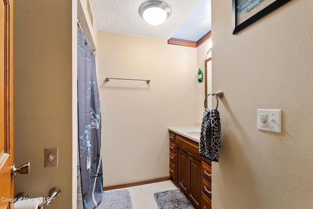 272 Hidden Springs Rd, Sandpoint, ID 83864 - full bath with vanity, a shower with shower curtain, and a textured ceiling