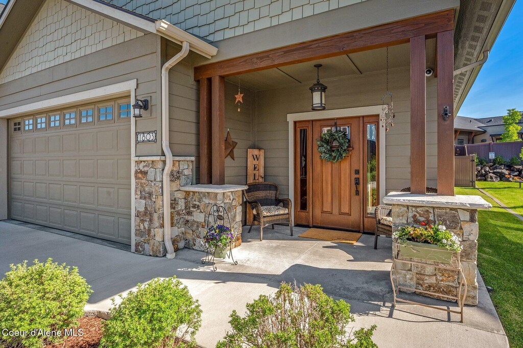 1803 W Felton Dr, Coeur Dalene, ID 83814 - photo 1