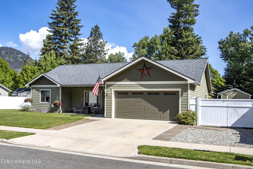 318 Huppert Ln, Sandpoint, ID 83864 - single story home with roof with shingles, an attached garage, and concrete driveway
