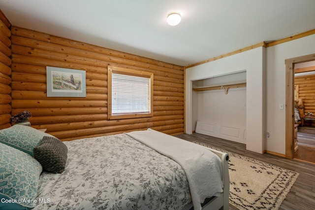 27294 N Clagstone Rd, Athol, ID 83801 - bedroom featuring wood finished floors, a closet, baseboards, and log walls