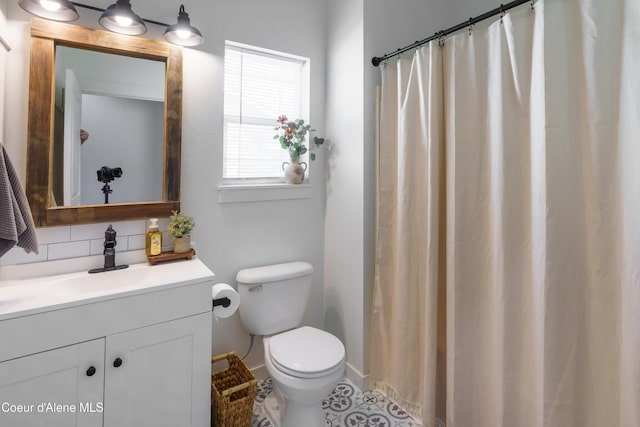 14717 N Nixon Loop, Rathdrum, ID 83858 - bathroom with decorative backsplash, vanity, toilet, baseboards, and a shower with shower curtain