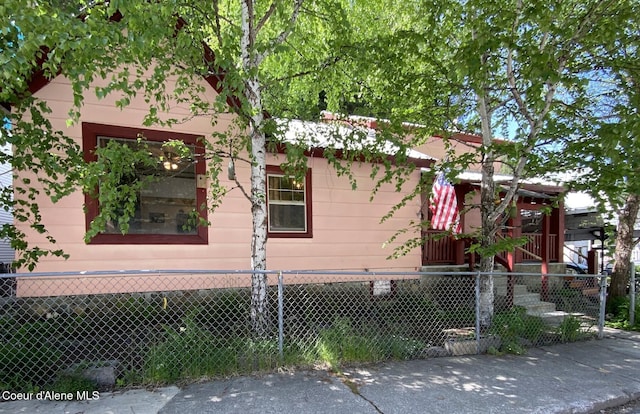 176 King St, Wallace, ID 83873 - view of side of property with a fenced front yard