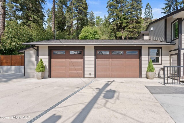 2406 S Silver Beach Rd, Coeur Dalene, ID 83814 - view of garage