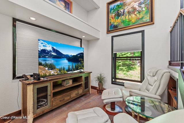 5005 W Cougar Estates Rd, Coeur Dalene, ID 83814 - living room with wood finished floors, recessed lighting, and baseboards