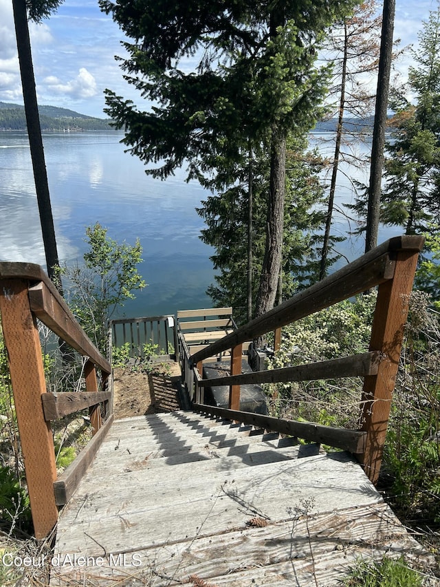 985 E Pugh Point Ct, Harrison, ID 83833