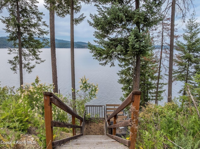 985 E Pugh Point Ct, Harrison, ID 83833