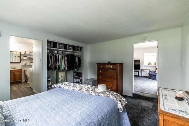 13744 N Hauser Lake Rd, Hauser, ID 83854 - bedroom with a closet and connected bathroom