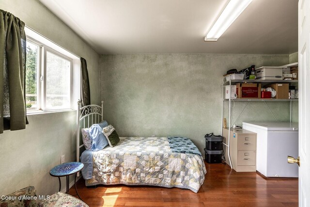 13744 N Hauser Lake Rd, Hauser, ID 83854 - bedroom featuring wood finished floors