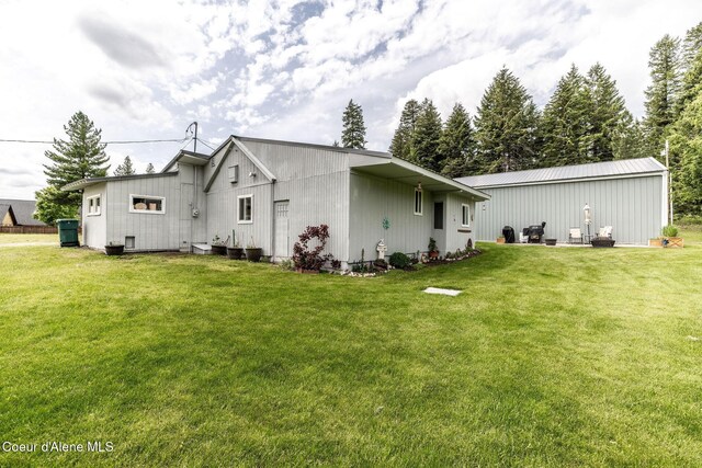 13744 N Hauser Lake Rd, Hauser, ID 83854 - back of property with a yard
