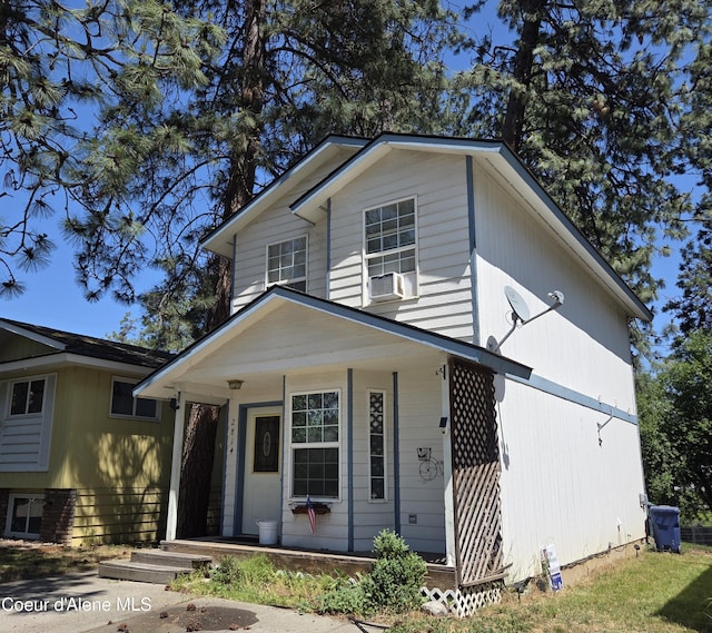 2814 N 9th St, Coeur Dalene, ID 83814 - view of front facade with a porch