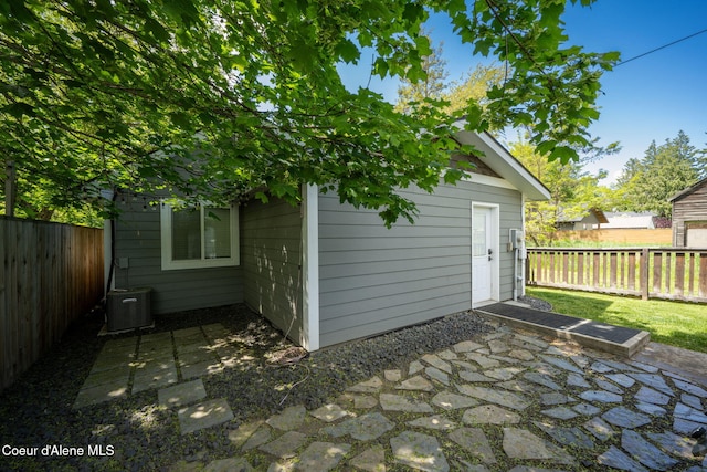 924 N 6th St, Coeur Dalene, ID 83814 - view of outbuilding featuring a fenced backyard and central AC unit