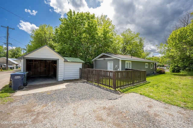 924 N 6th St, Coeur Dalene, ID 83814 - detached garage featuring gravel driveway