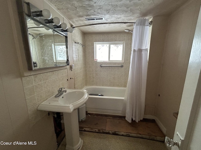 537 Pine St, Mullan, ID 83846 - full bath featuring shower / bath combination with curtain