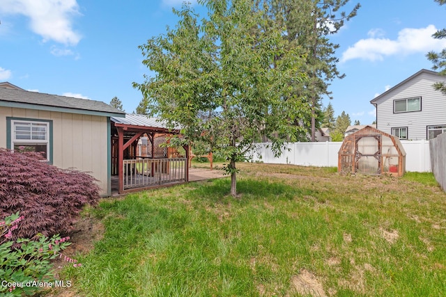 6687 W Flagstaff St, Rathdrum, ID 83858 - view of yard featuring a greenhouse and an outbuilding