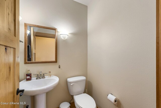25400 N Lantern Hill Rd, Rathdrum, ID 83858 - bathroom with toilet and a sink
