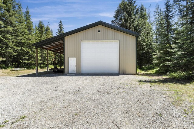 25400 N Lantern Hill Rd, Rathdrum, ID 83858 - garage featuring a garage and driveway