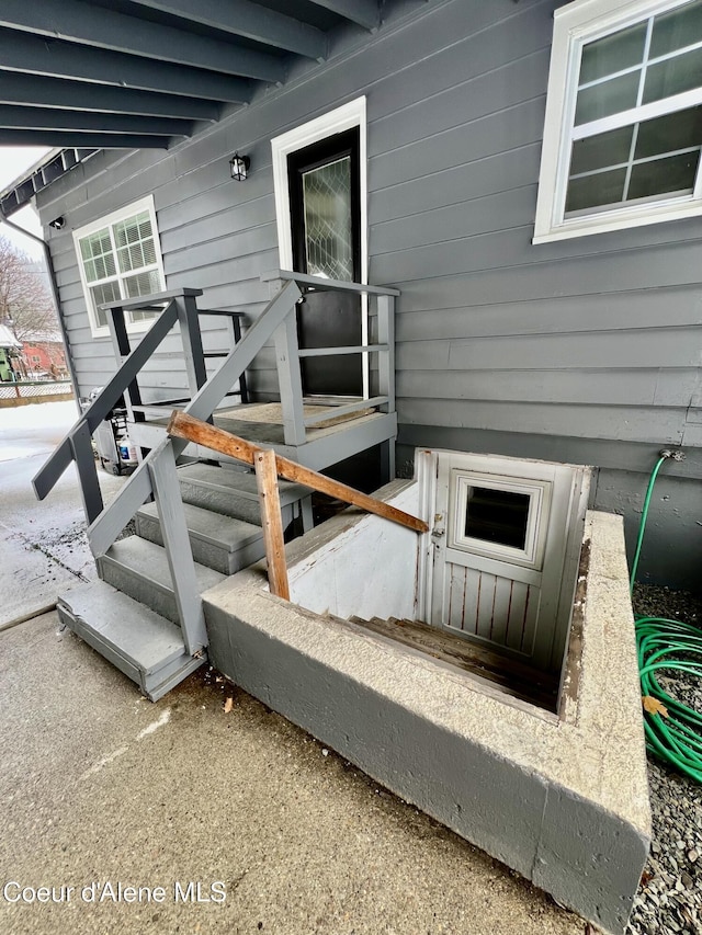 124 King St, Wallace, ID 83873 - view of doorway to property