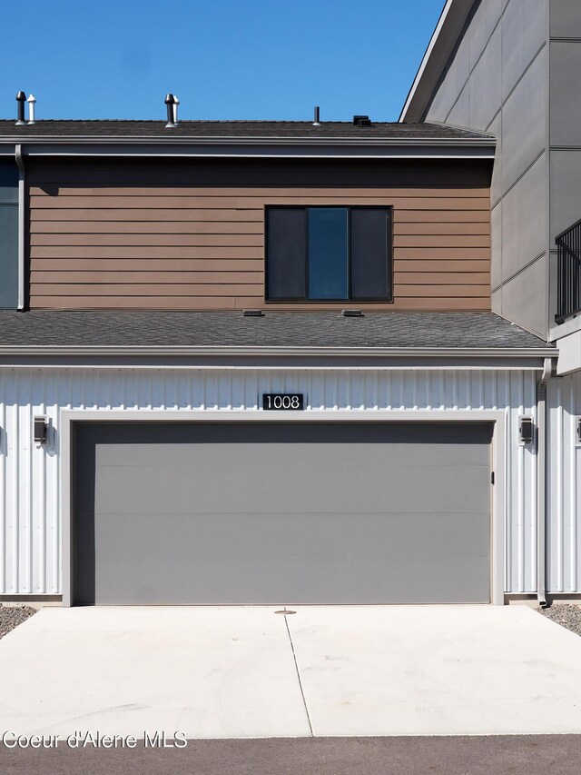1008 E 4th Ave # 104, Post Falls, ID 83854 - garage with driveway