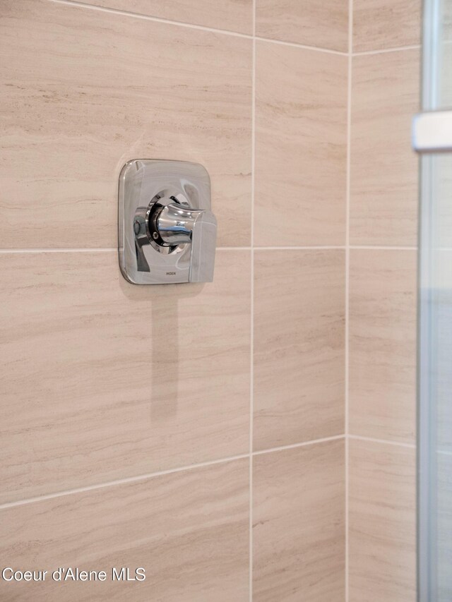 998 E Railroad Ave, Post Falls, ID 83854 - bathroom view of tiled shower