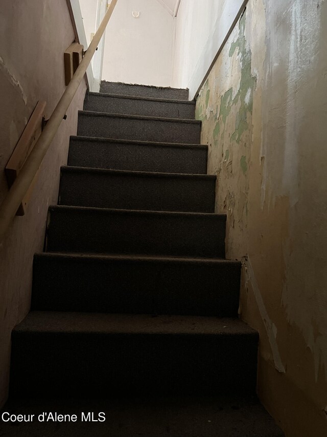 504 E 3rd Ave, Post Falls, ID 83854 - view of stairway