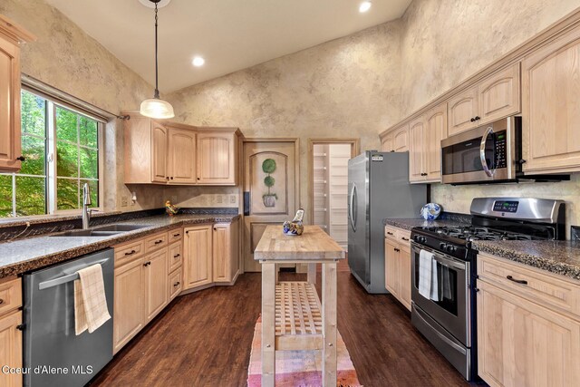 8511 N Summerfield Loop, Hayden, ID 83835 - kitchen with stainless steel appliances, a sink, light brown cabinets, high vaulted ceiling, and recessed lighting