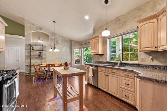 8511 N Summerfield Loop, Hayden, ID 83835 - kitchen with stainless steel appliances, light brown cabinets, vaulted ceiling, a sink, and dark countertops