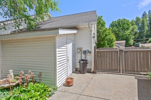 8511 N Summerfield Loop, Hayden, ID 83835 - view of garage