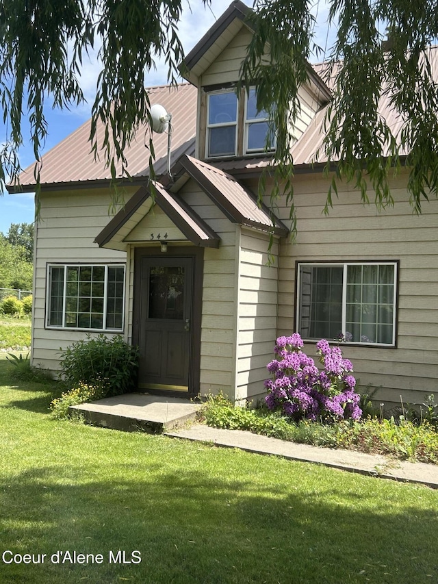 344 N 20th St, Saint Maries, ID 83861 - view of front facade featuring a front yard and metal roof