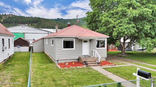 316 W Brown Ave, Kellogg, ID 83837 - view of front facade featuring metal roof and a front yard