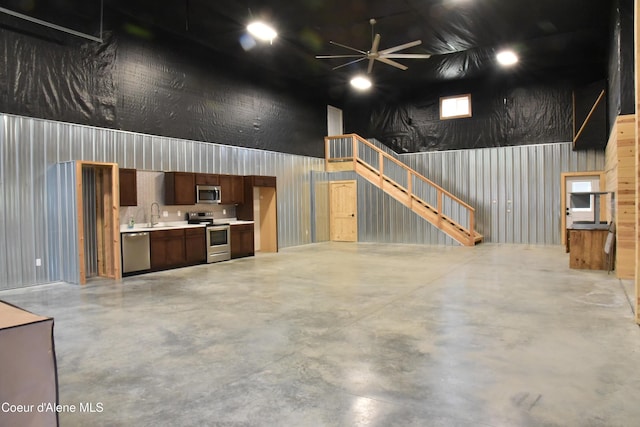 574 Parkside Rd, Plummer, ID 83851 - garage featuring a sink and ceiling fan