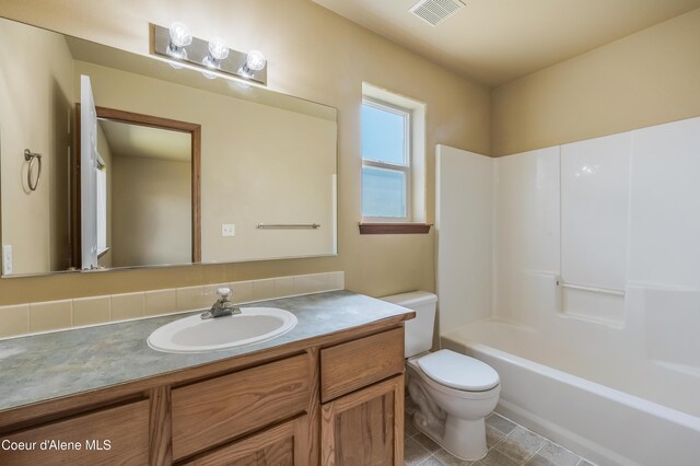 321 E Acorn Ave, Coeur Dalene, ID 83814 - full bathroom featuring toilet, vanity, shower / tub combination, and tasteful backsplash