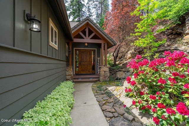 4987 S Bay Pointe Way, Coeur Dalene, ID 83814 - doorway to property featuring board and batten siding