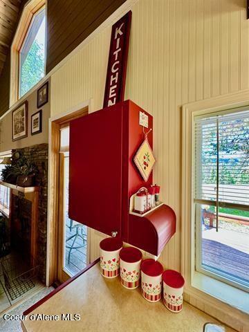 22767 Spruce Ln, Lewiston, ID 83501 - detailed view of wooden walls