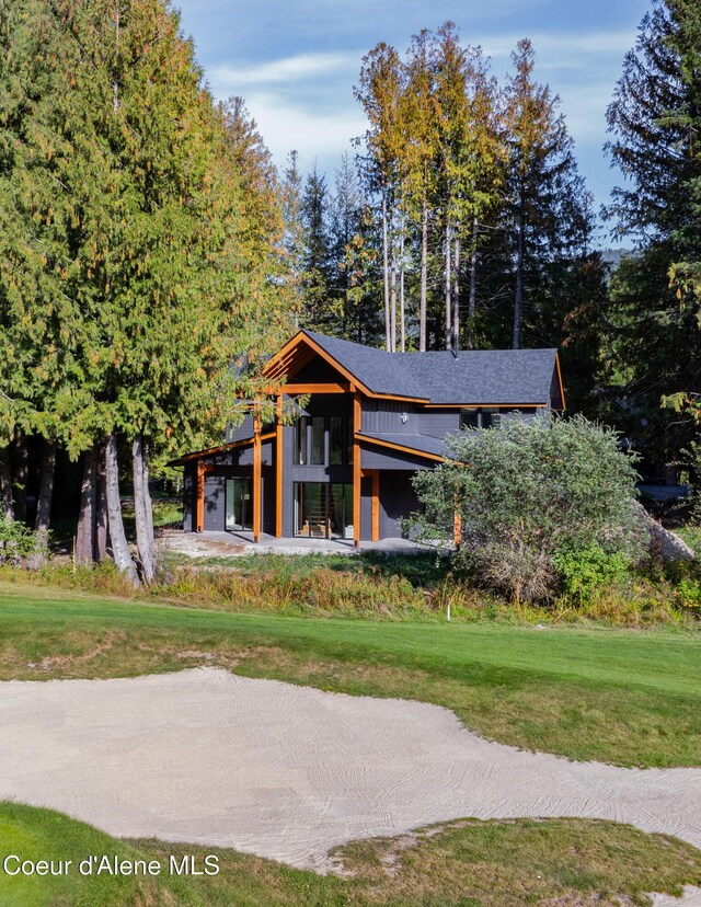 541 N Idaho Club Dr, Sandpoint, ID 83864 - contemporary home featuring a front yard