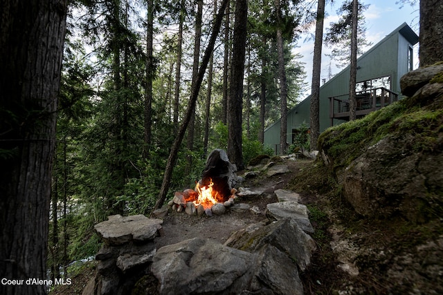 852 Woodland Dr, Sandpoint, ID 83864 - view of yard with an outdoor fire pit and a balcony