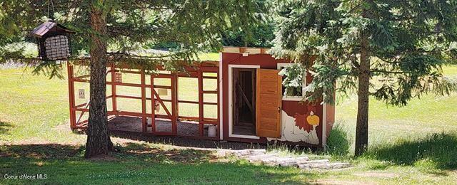 229 Henderson Lp, Kamiah, ID 83536 - view of poultry coop featuring a lawn