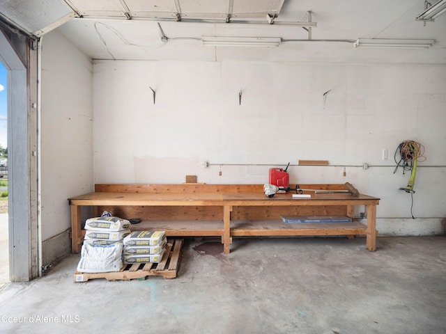 409 N 2nd St, Fairfield, WA 99012 - garage featuring a workshop area