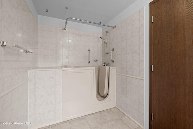 1995 Long Rd, Plummer, ID 83851 - full bathroom featuring a tile shower, tile walls, and tile patterned flooring