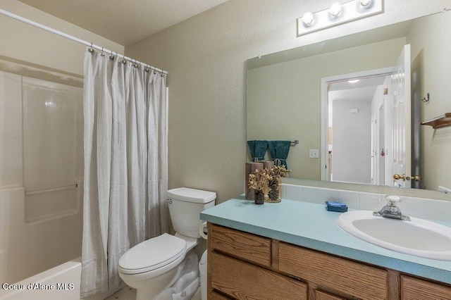 21013 N Circle Rd, Rathdrum, ID 83858 - bathroom with vanity, toilet, and shower / tub combo