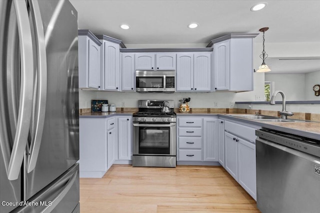 596 Overlake View Rd, Cocolalla, ID 83813 - kitchen featuring appliances with stainless steel finishes, hanging light fixtures, recessed lighting, and light wood-style floors