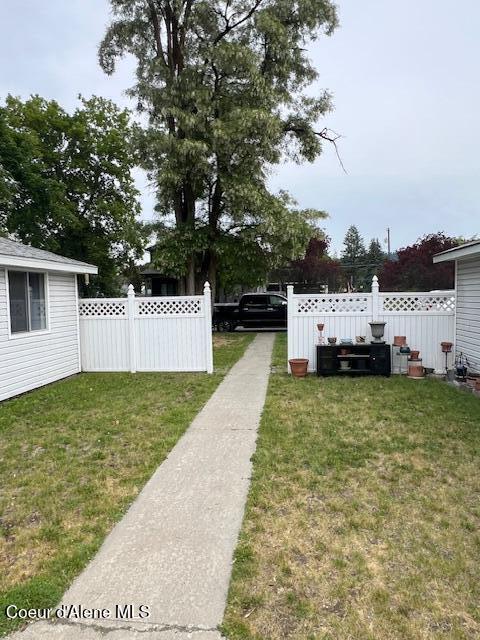 1920 E Front Ave, Coeur Dalene, ID 83814 - view of yard