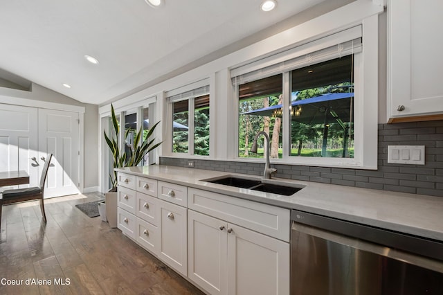 3593 W Fairway Dr, Coeur Dalene, ID 83815 - kitchen featuring stainless steel dishwasher, a sink, decorative backsplash, vaulted ceiling, and recessed lighting