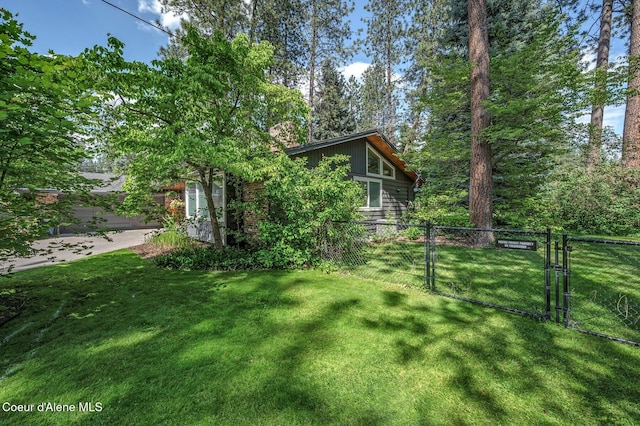 3593 W Fairway Dr, Coeur Dalene, ID 83815 - view of yard featuring a gate