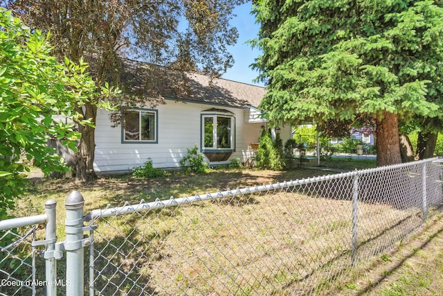 1031 N 11th St, Coeur Dalene, ID 83814 - view of front of home featuring a fenced backyard and roof with shingles