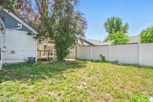 1031 N 11th St, Coeur Dalene, ID 83814 - view of yard with a deck