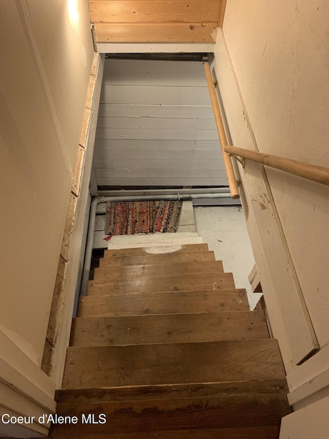 705 S Division St, Kellogg, ID 83837 - view of stairs