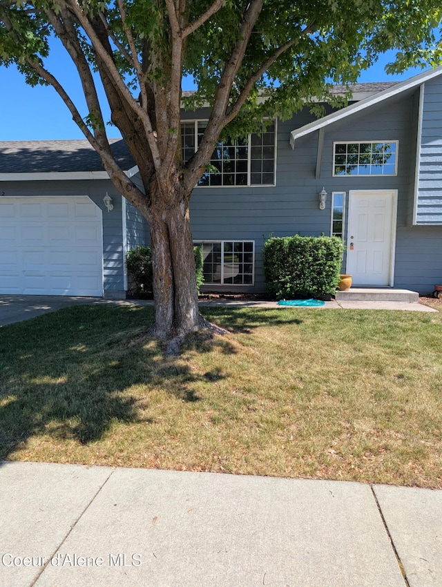 902 E Glacier Peak Dr, Post Falls, ID 83854 - view of front of property featuring a garage and a front lawn