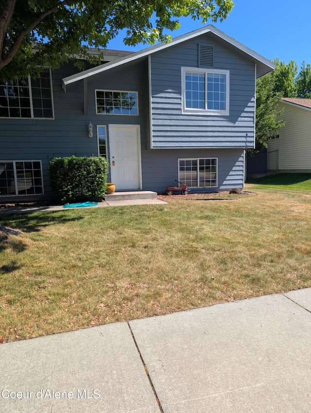 902 E Glacier Peak Dr, Post Falls, ID 83854 - view of front of house with a front lawn