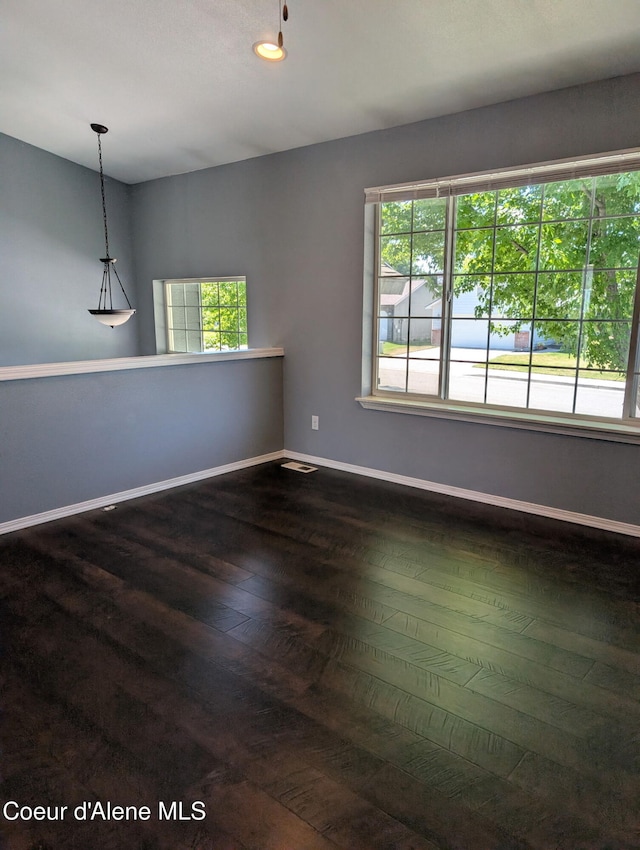 902 E Glacier Peak Dr, Post Falls, ID 83854 - spare room featuring dark wood-style floors, baseboards, and recessed lighting
