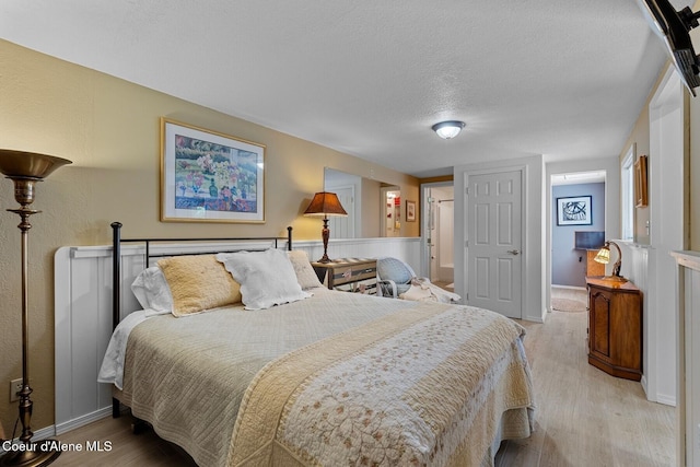 343 W Spring Creek Rd, Hope, ID 83836 - bedroom featuring light wood-type flooring, a textured ceiling, and baseboards